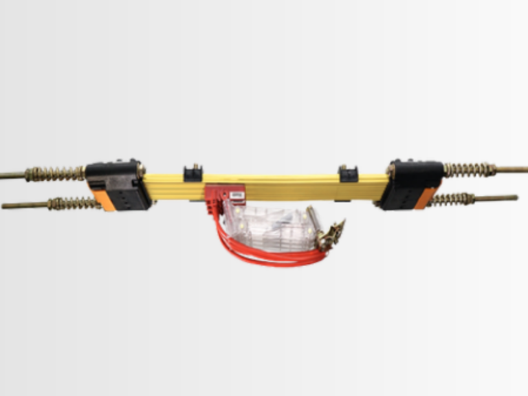 Equipamento de medição elétrica com barra amarela, cabos vermelhos e conectores metálicos, um barramento sem emenda da Yathon.